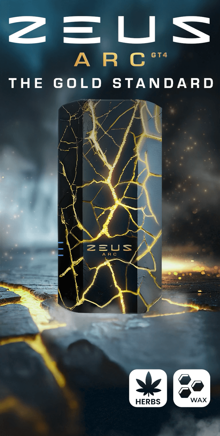 Videoclip, der zeigt, wie das Pod-zu-Kaffee-System zusammenarbeitet, wenn man eine Kapsel in den Zeus Arc einsetzt und eine Session genießt, während man sich morgens auf die Arbeit vorbereitet.